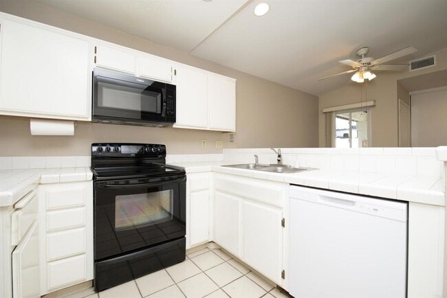 Building Photo - 2425 Cranston Dr