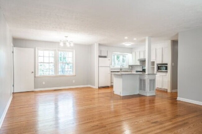 Building Photo - 160 W Delaware Ave