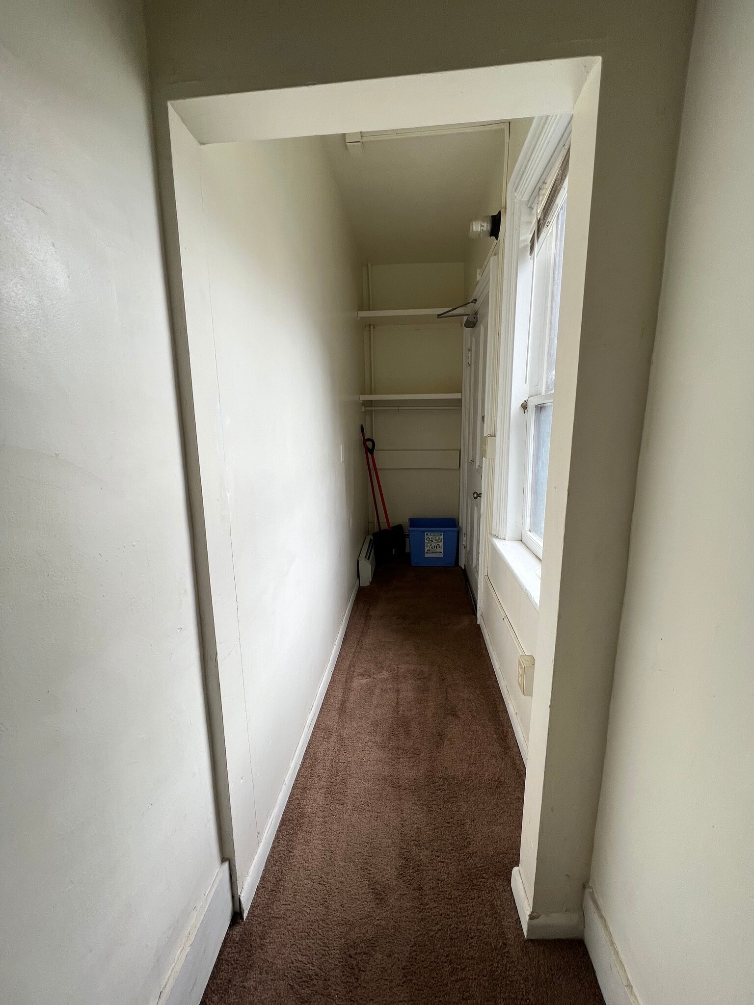 Private entrance - 43 Union N St