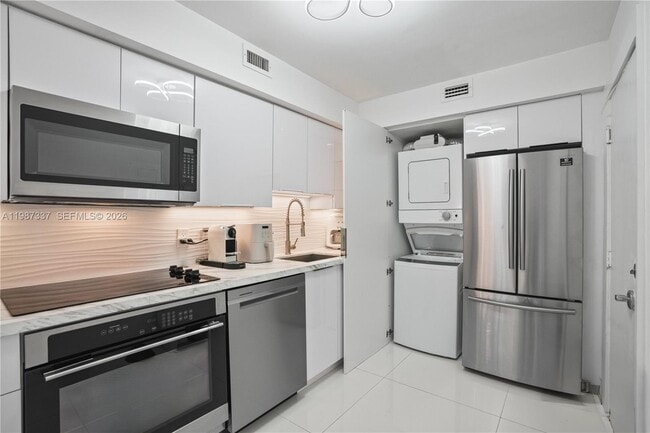 Building Photo - 6770 Indian Creek Dr