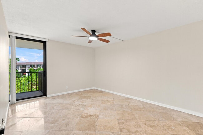 Building Photo - 1301 River Reach Dr