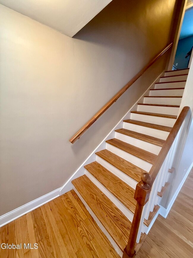 Building Photo - 2 Pinewood Ct