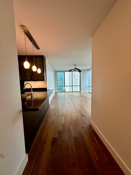 Building Photo - 1189 Waimanu St