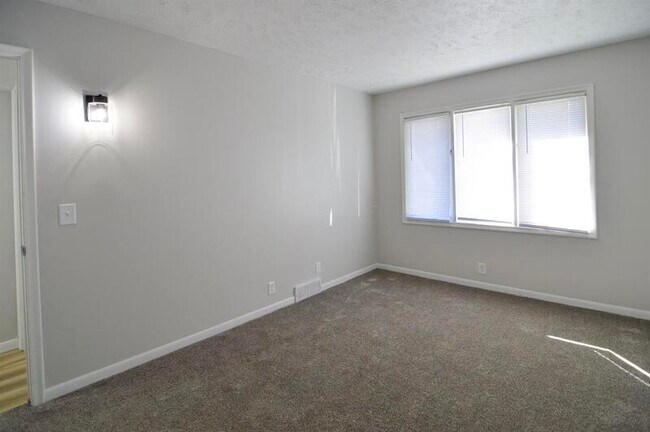 Building Photo - 6505 S 46th St