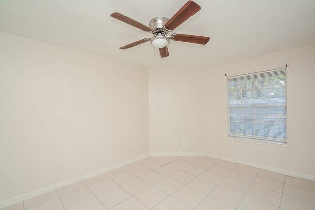 Building Photo - 9700 Leawood Blvd