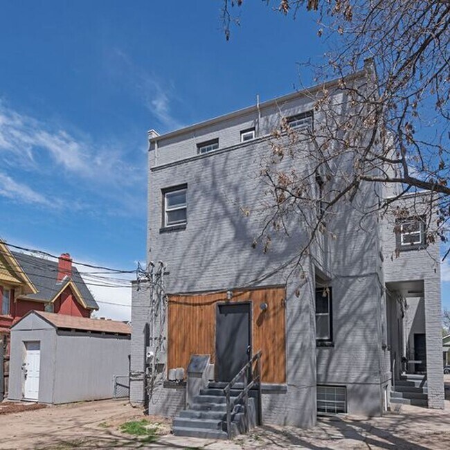 Building Photo - One Bed and One Bathroom Units Available