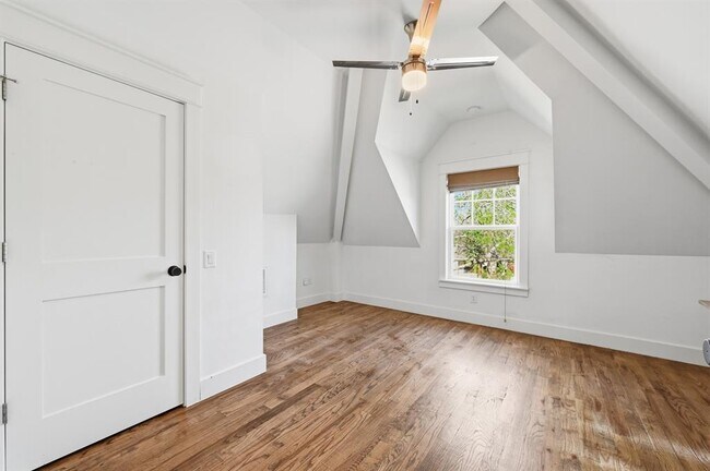 Building Photo - 3203 Locke Ln