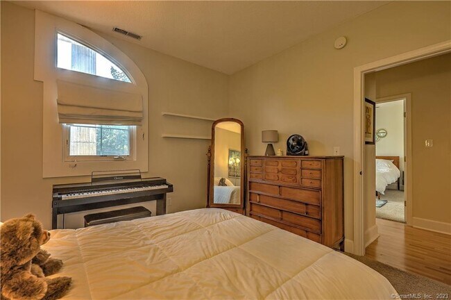 Building Photo - 500 Prospect St