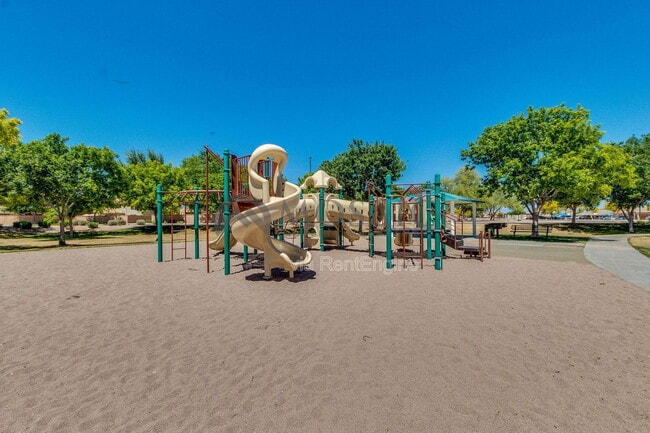 Building Photo - 2035 W Gold Dust Ave