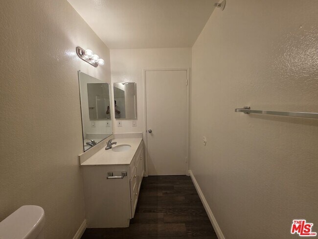 Building Photo - 11716 Oxford Ave