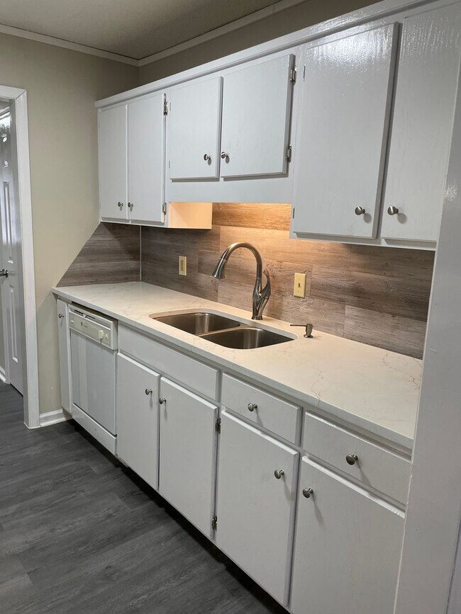 Building Photo - 620