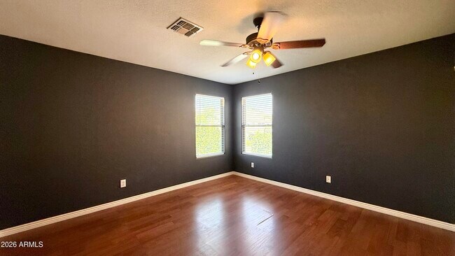 Building Photo - 2714 E Birchwood Pl