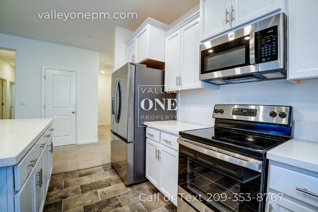 Building Photo - LIKE-NEW SOLAR POWERED HOME, BUILT 2022