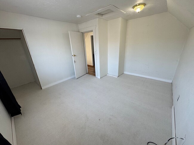 Building Photo - New Moon - 1314 S 2nd- 4 units