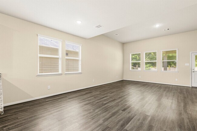 Building Photo - 6131 Carpenters Cove Ln