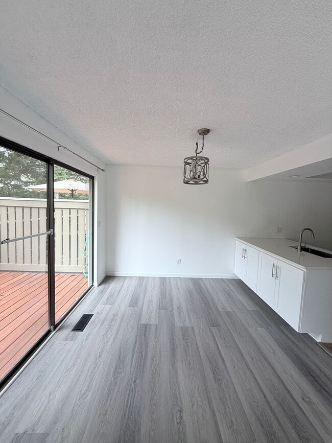Building Photo - Charming 3-Bed Condo in Quail Run | Pool, ...
