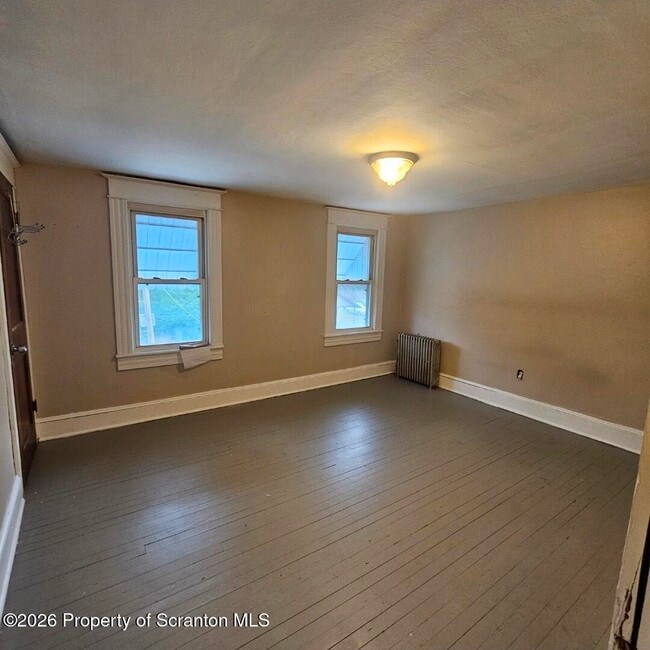 Building Photo - 609 S Valley Ave