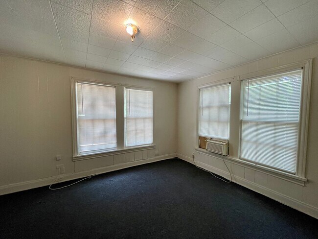 Building Photo - 4143-4143 Ector Ave