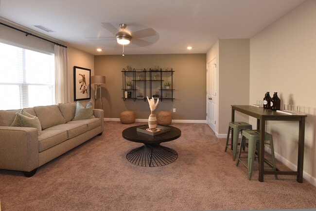 Building Photo - FURNISHED: Previous Model Home, For Rent 3 bedrooms/2.5 baths/2nd Floor Family Room w/kitchenette...