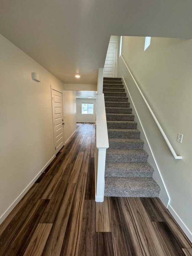 Building Photo - 845 Golden Bear Ln