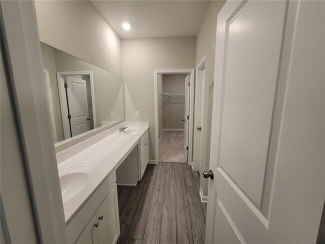 Building Photo - 140 Grey Falcon Ave