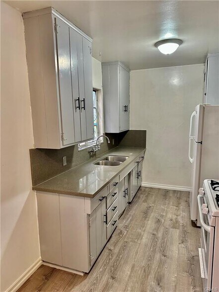 Building Photo - 412 W Elmwood Ave