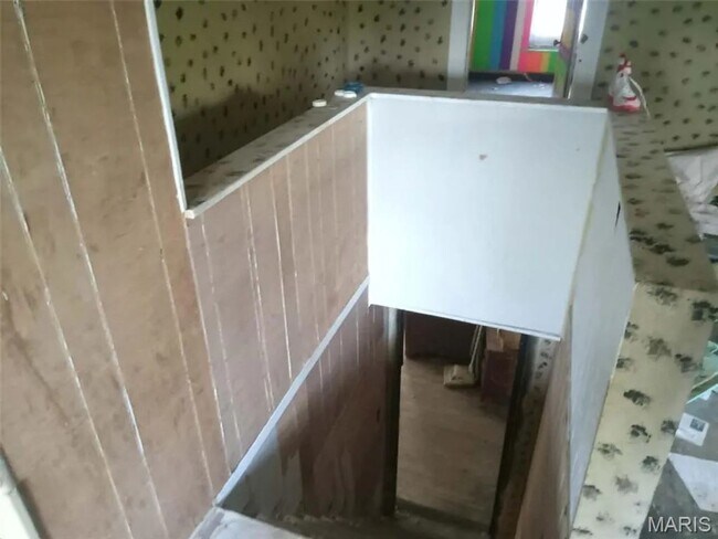 Building Photo - Fixer Upper with Character! $690 month