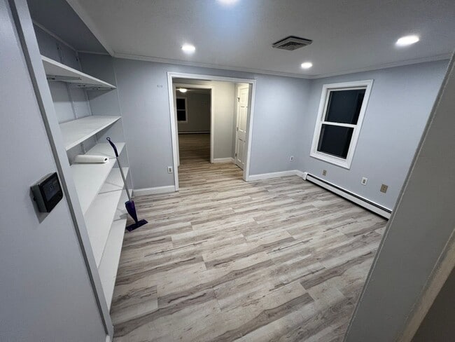 Building Photo - 4-Bedroom, 2-Bath Home with Modern Comforts in Tyngsboro, MA