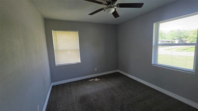 Building Photo - 1102 Lorrie Dr