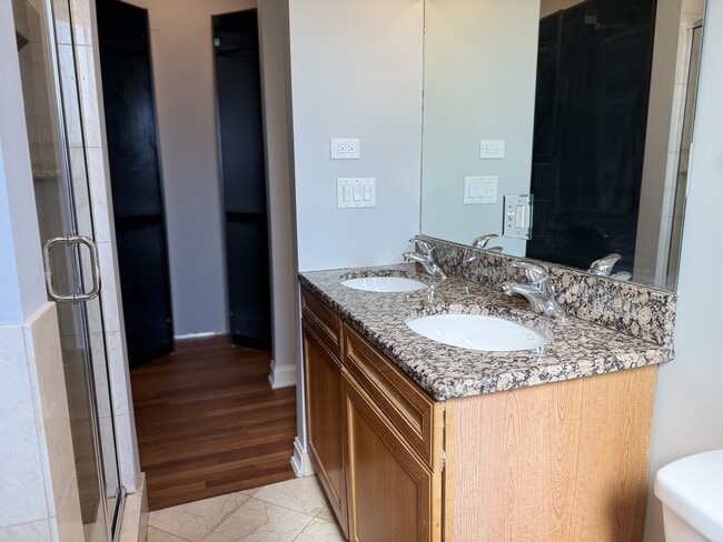 Building Photo - 5025 S Michigan Ave