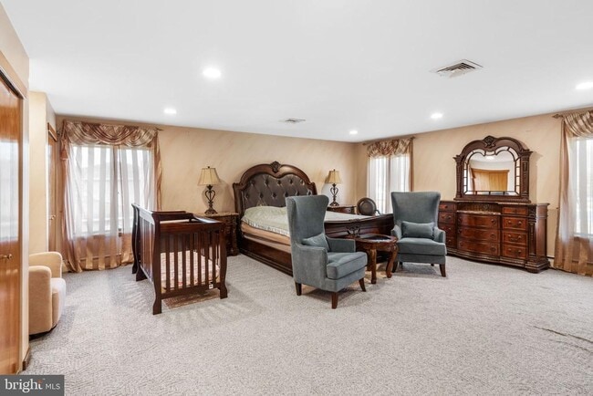 Building Photo - 509 Long Ln