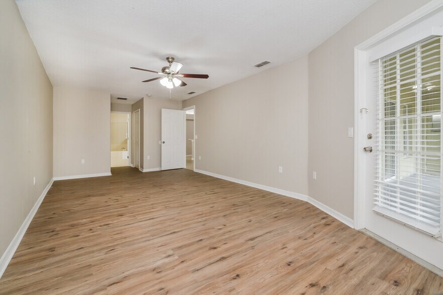 Building Photo - 903 Bonneville Ln