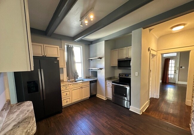 Building Photo - Gorgeous 4 Bedroom Home Now Available!!