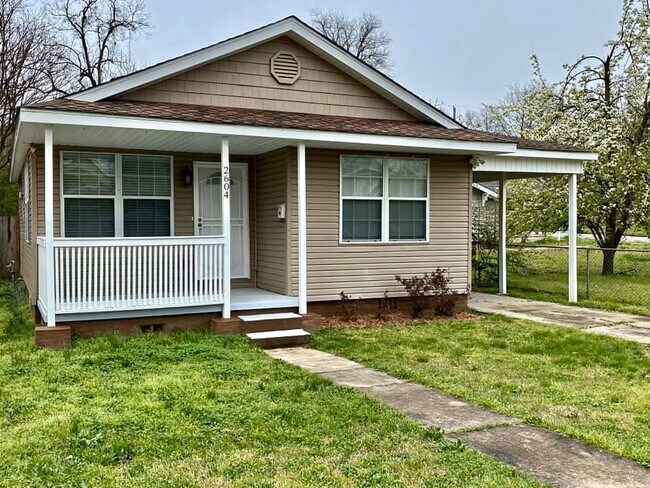 Primary Photo - 2604 W 6th Street
