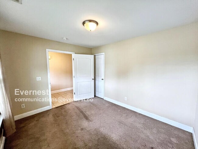 Building Photo - 1521 Southernwood Dr