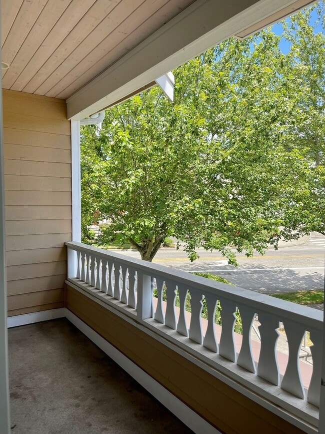 Building Photo - Desirable Downtown Poulsbo Place condo