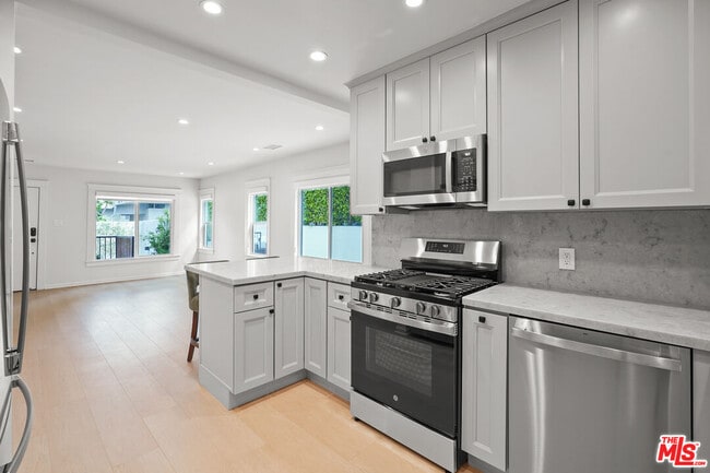 Building Photo - 619 Westmount Dr