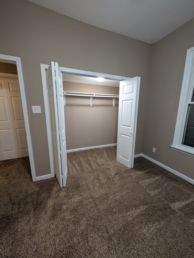 Building Photo - 516 NE Twiss Ave