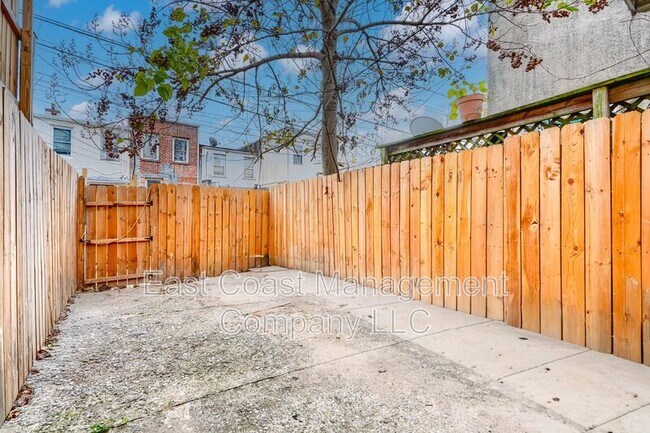 Building Photo - 1153 Sargeant St