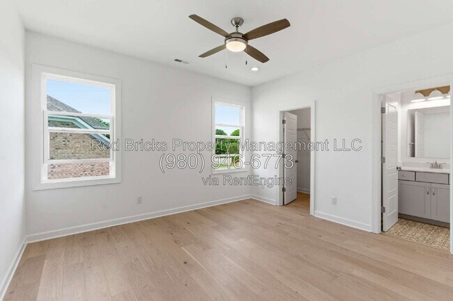 Building Photo - 4016 Dahlia Dr