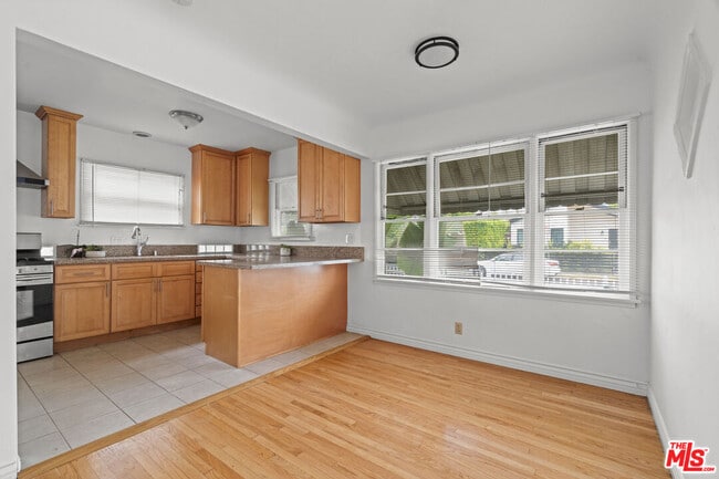 Building Photo - 3600 Kelton Ave