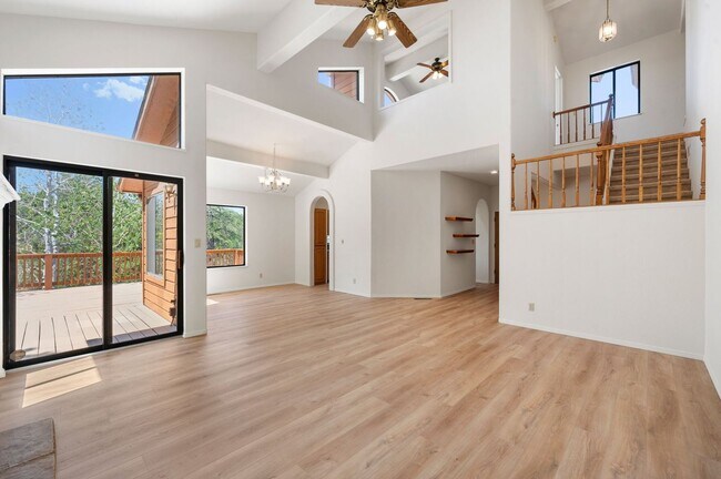 Building Photo - Beautiful 3 Bedroom Home in Forest Trails!