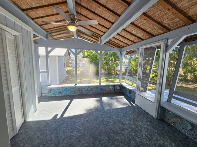 Building Photo - Annual Unfurnished 3 Bedroom 2 Bathroom Si...