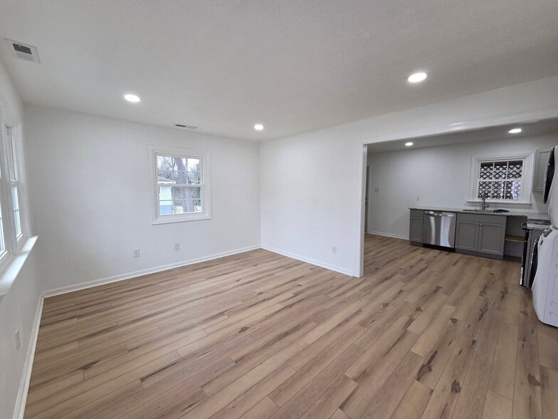 Building Photo - 5506 Campbell Ave