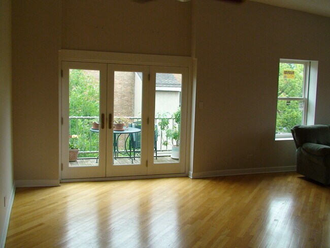 Building Photo - 156 N Oak Park Ave