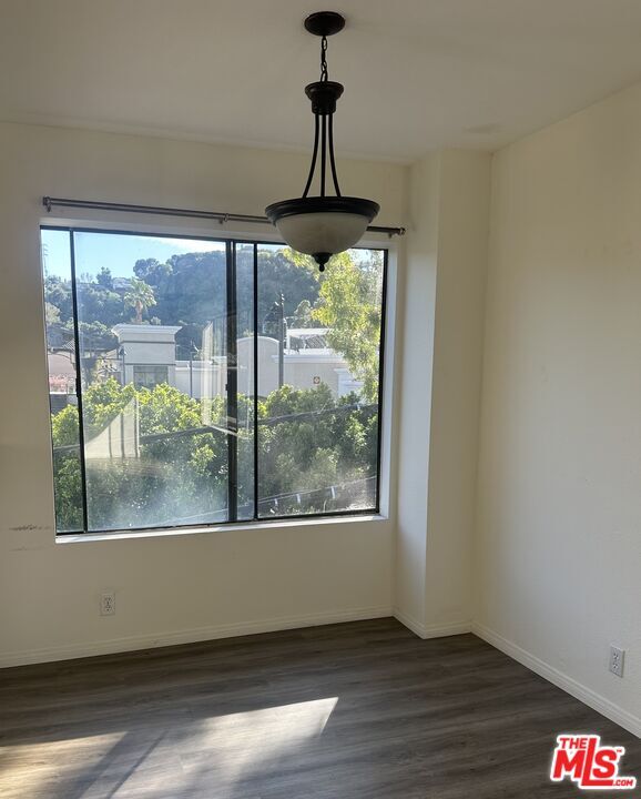 Building Photo - 10960 Bluffside Dr