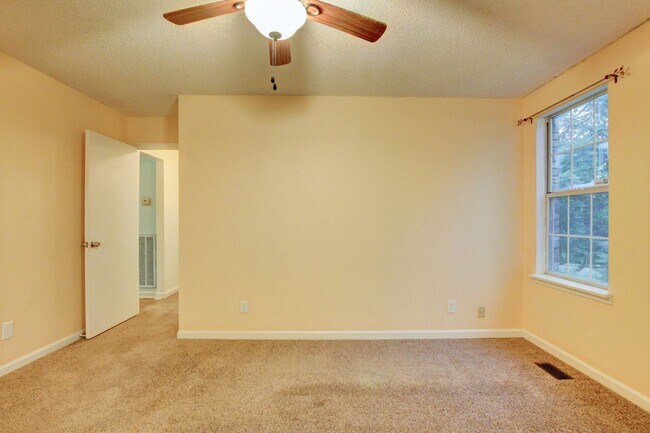 Building Photo - Amazing Brick Front Ranch Style Home With ...
