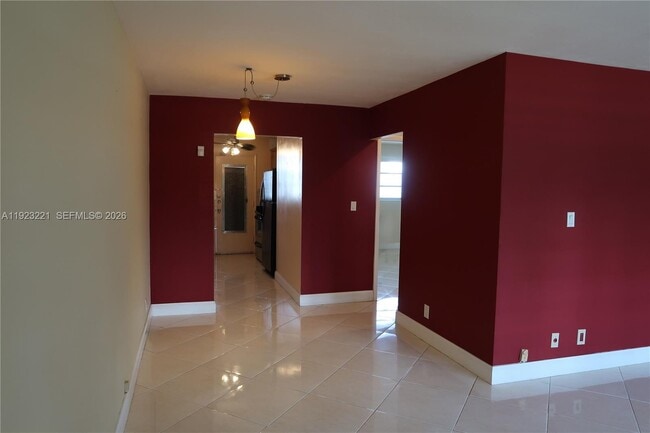 Building Photo - 3922 NE 166th St