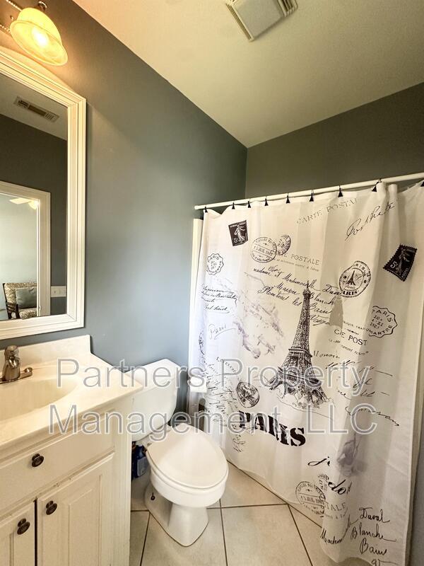Building Photo - 3750 River Bend Dr