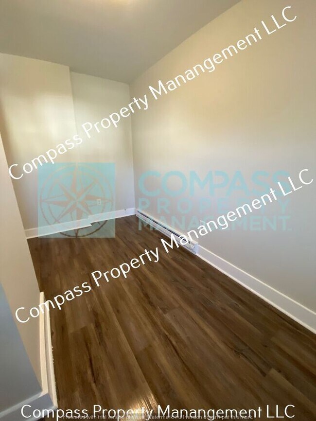Building Photo - $1195 - 2 Bed, 1 Bath 1st Floor Apartment ...